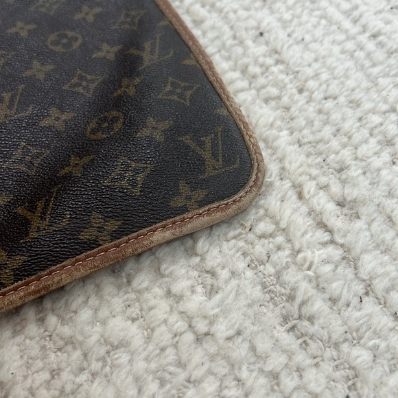 Louis Vuitton Garment Bag - Picture 9 of 13